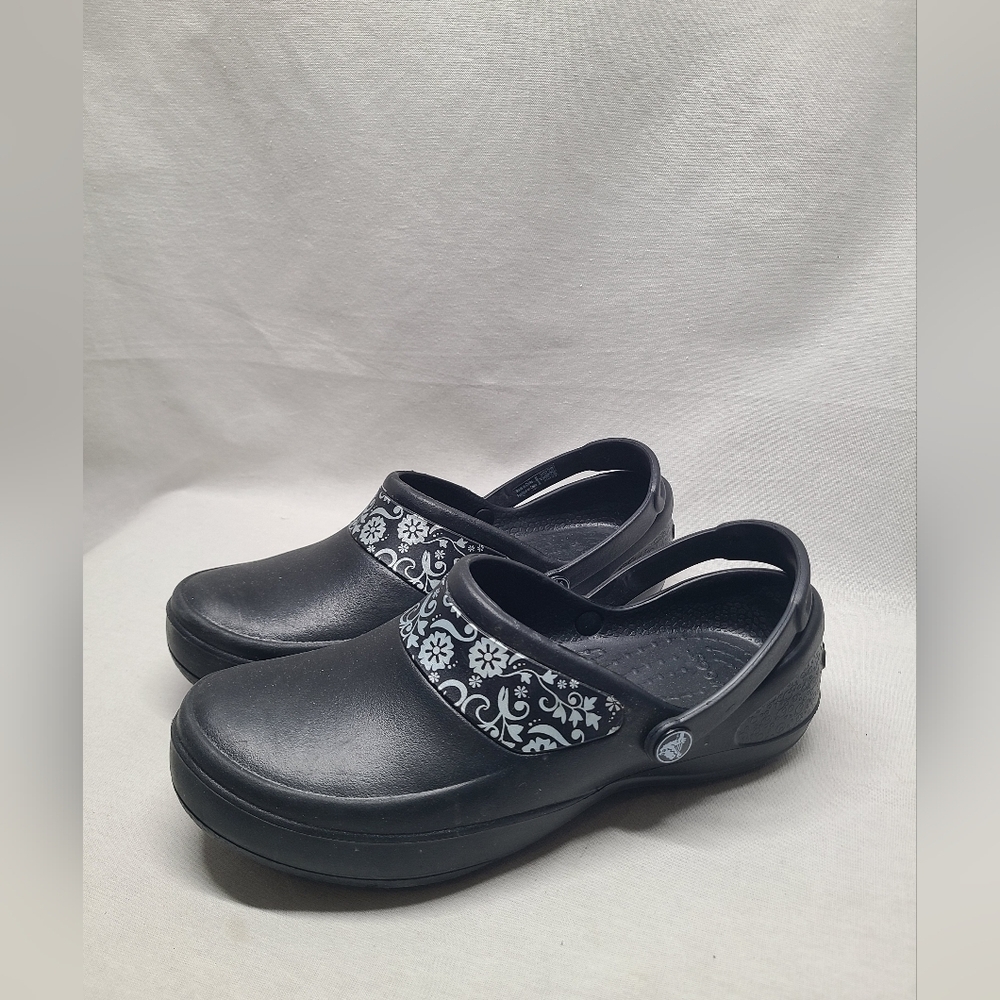 Crocs Women’s Clogs Black White Flowers Print Sz Us 7 Non Slip